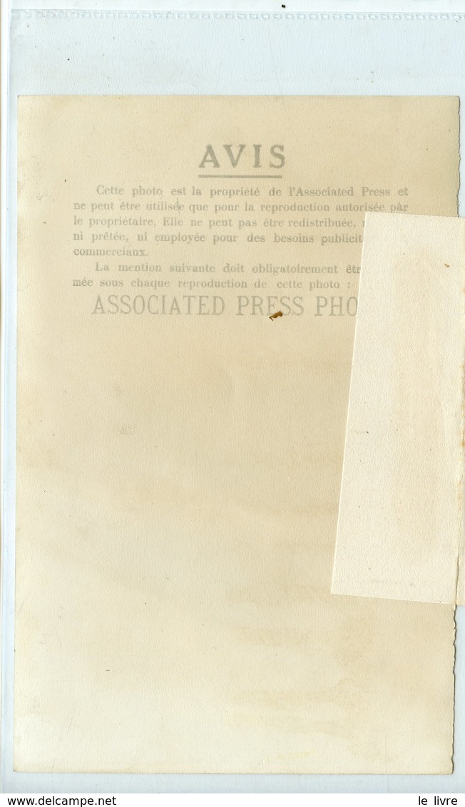 PHOTO ASSOCIATED PRESS TOUR DE FRANCE 1953 17 ETAPE MONACO-GAP BOBER ET VOORTING DANS LES GORGES DE DIGNE