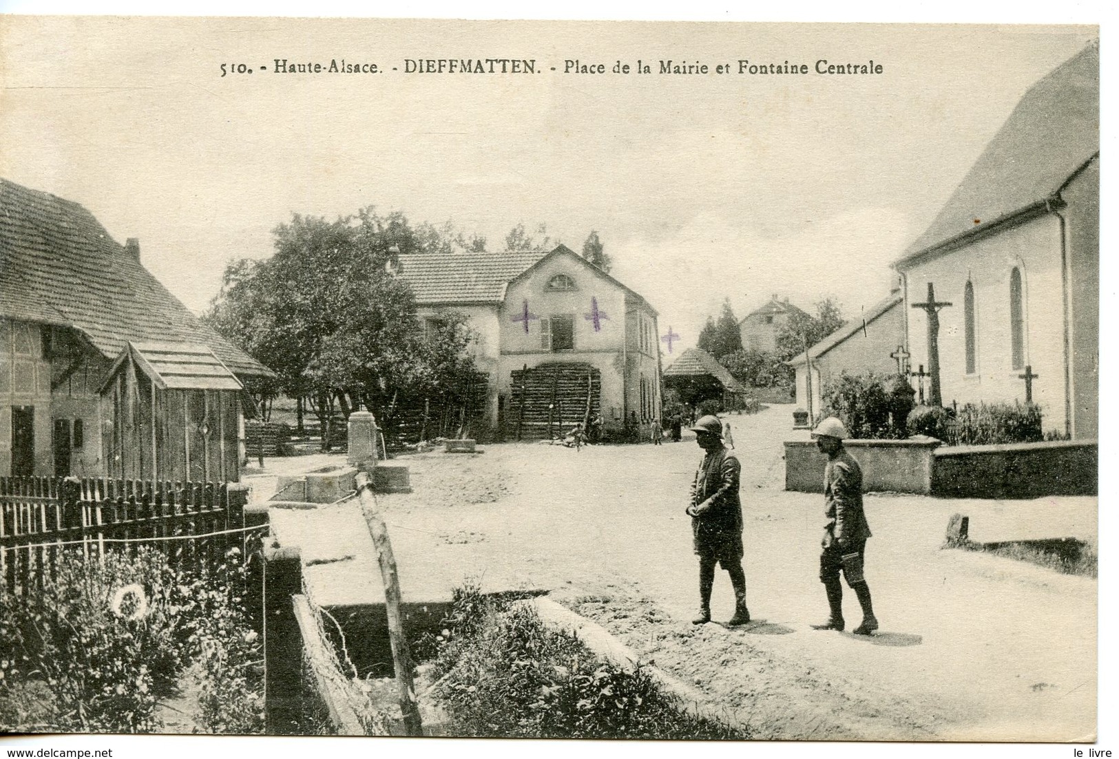 CPA 68 DIEFFMATTEN. PLACE DE LA MAIRIE ET FONTAINE CENTRALE 1917