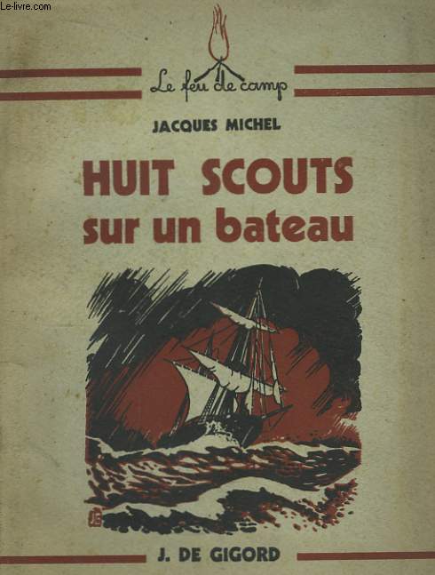 Huit Scouts sur un bateau.
