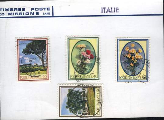 Collection de 4 timbres-poste oblitrs, d'Italie. Srie : Arbres et Fleurs.