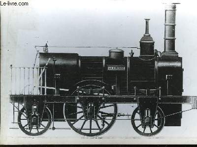 Photographie d'une locomotive construite au Creuzot en 1839 pour le chemin de fer de Saint-Germain.